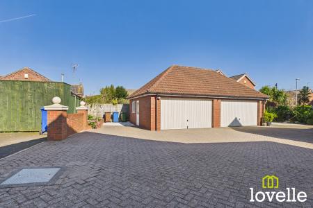 4 bedroom Detached house for sale in Spencer Way, Cottingham, East Riding of Yorkshire, HU16