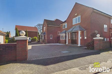 4 bedroom Detached house for sale in Spencer Way, Cottingham, East Riding of Yorkshire, HU16