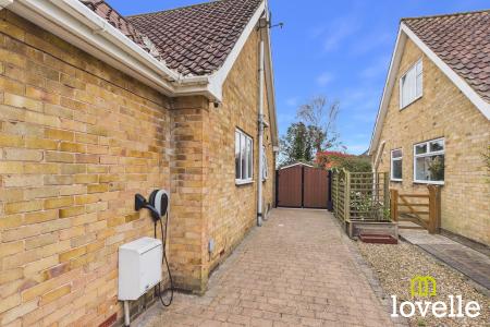 4 bedroom Semi-detached house for sale in St Michaels Close, Skidby, Cottingham, HU16