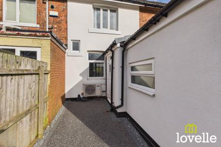 2 bedroom Terraced House for sale in Millhouse Woods Lane, Cottingham, HU16