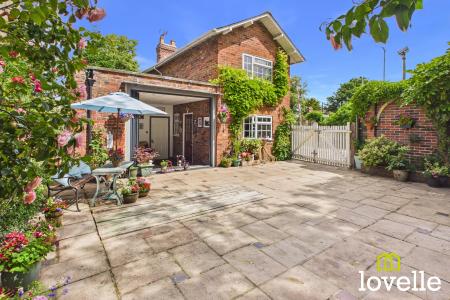 3 bedroom Detached house for sale in Northgate, Cottingham, East Riding of Yorkshire, HU16