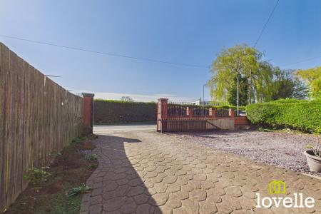 4 bedroom Detached house for sale in Mill House Woods Lane, Cottingham, HU16