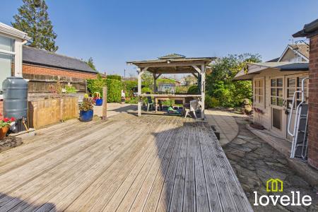 4 bedroom Detached house for sale in Mill House Woods Lane, Cottingham, HU16