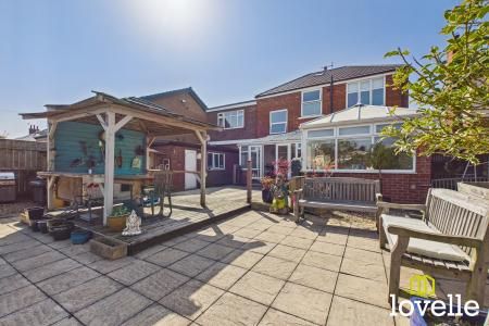 4 bedroom Detached house for sale in Mill House Woods Lane, Cottingham, HU16