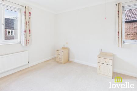 2 bedroom Flat for sale in Applegarth Mews, Cottingham, East Riding of Yorkshire, HU16