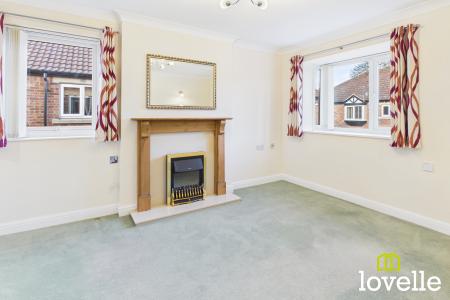 2 bedroom Flat for sale in Applegarth Mews, Cottingham, East Riding of Yorkshire, HU16