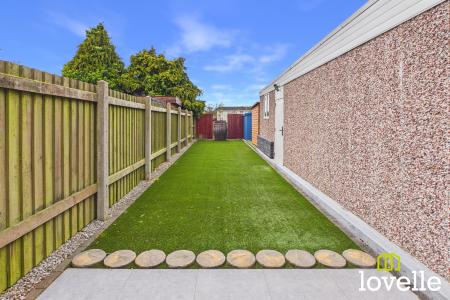 2 bedroom Semi-detached house for sale in Tudor Drive, Hull, HU6