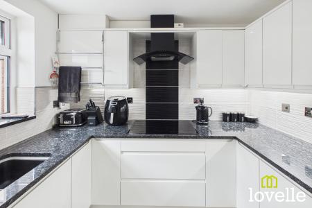 2 bedroom Semi-detached house for sale in Tudor Drive, Hull, HU6