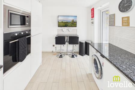 2 bedroom Semi-detached house for sale in Tudor Drive, Hull, HU6