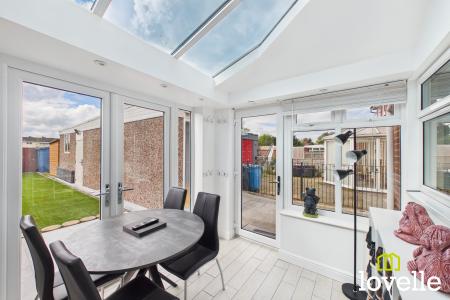 2 bedroom Semi-detached house for sale in Tudor Drive, Hull, HU6