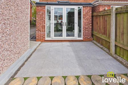 2 bedroom Semi-detached house for sale in Tudor Drive, Hull, HU6