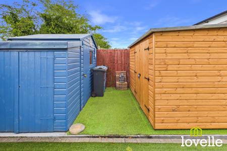 2 bedroom Semi-detached house for sale in Tudor Drive, Hull, HU6