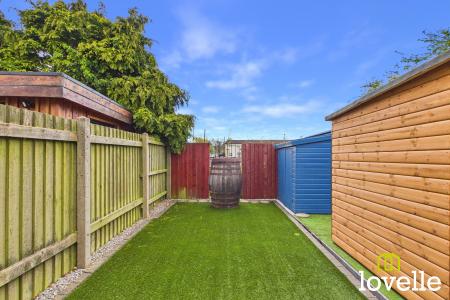 2 bedroom Semi-detached house for sale in Tudor Drive, Hull, HU6