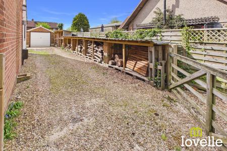 4 bedroom Detached house for sale in Sandholme Road, Gilberdyke, Brough, HU15