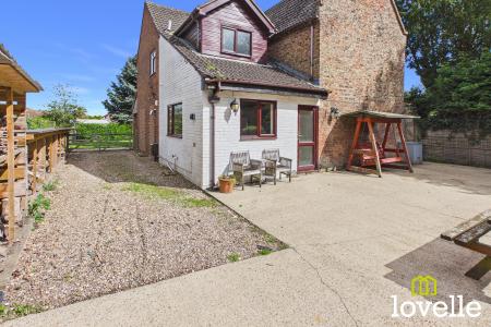 4 bedroom Detached house for sale in Sandholme Road, Gilberdyke, Brough, HU15