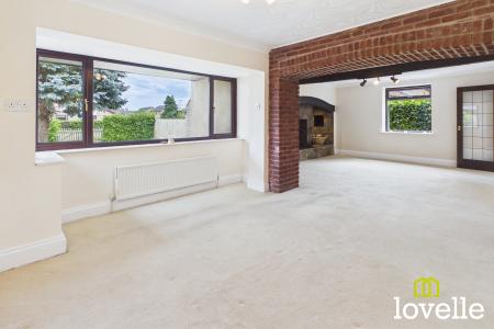 4 bedroom Detached house for sale in Sandholme Road, Gilberdyke, Brough, HU15