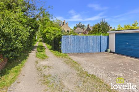 5 bedroom Semi-detached house for sale in Northgate, Cottingham, HU16