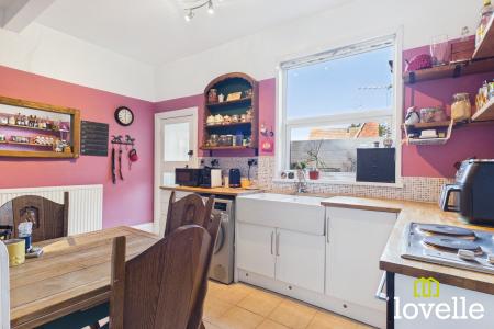 2 bedroom Mews house for sale in Oakwood Mews