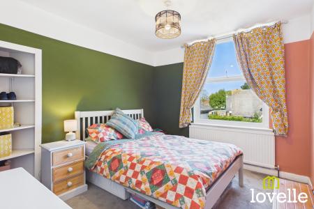 2 bedroom Mews house for sale in Oakwood Mews