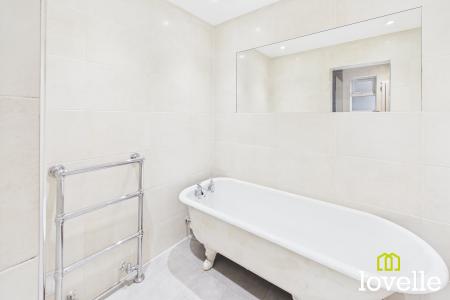 2 bedroom Mews house for sale in Oakwood Mews