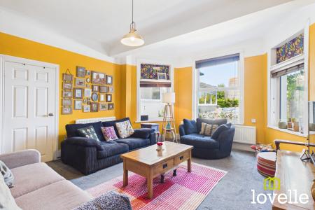 2 bedroom Mews house for sale in Oakwood Mews