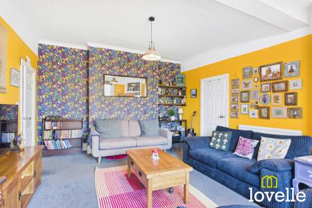 2 bedroom Mews house for sale in Oakwood Mews