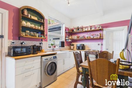 2 bedroom Mews house for sale in Oakwood Mews