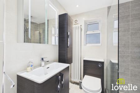 2 bedroom Mews house for sale in Oakwood Mews