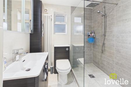 2 bedroom Mews house for sale in Oakwood Mews