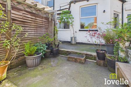 2 bedroom Mews house for sale in Oakwood Mews