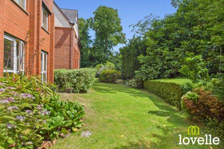 2 bedroom Flat for sale in Shardeloes Court Newgate Street, Cottingham, HU16