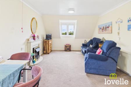 2 bedroom Flat for sale in Shardeloes Court Newgate Street, Cottingham, HU16