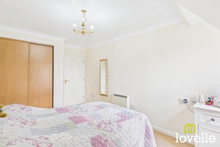 2 bedroom Flat for sale in Shardeloes Court Newgate Street, Cottingham, HU16