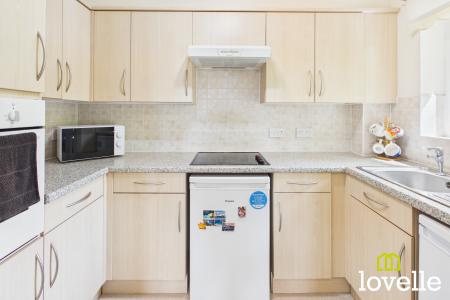 2 bedroom Flat for sale in Shardeloes Court Newgate Street, Cottingham, HU16