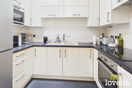 2 bedroom Flat for sale in Shardeloes Court Newgate Street, Cottingham, HU16