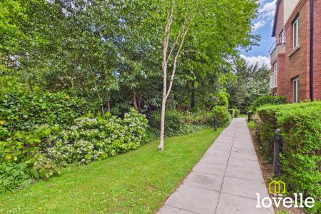 2 bedroom Flat for sale in Shardeloes Court Newgate Street, Cottingham, HU16