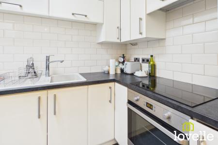 2 bedroom Flat for sale in Shardeloes Court Newgate Street, Cottingham, HU16