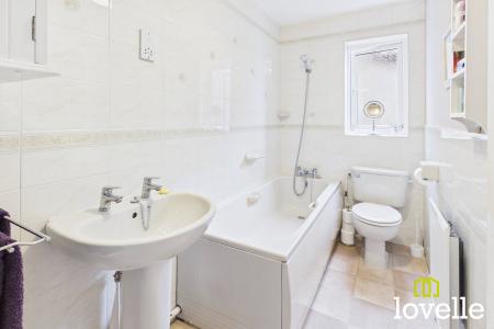 4 bedroom Detached house for sale in Manor Garth, Skidby, East Riding of Yorkshire, HU16