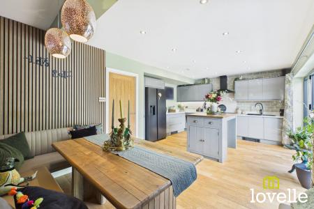 4 bedroom Detached house for sale in Hallgate, Cottingham, HU16