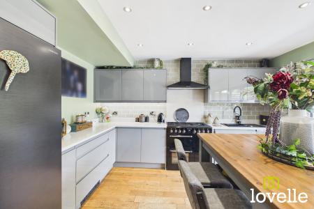 4 bedroom Detached house for sale in Hallgate, Cottingham, HU16