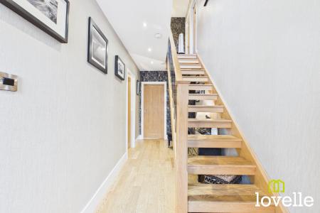 4 bedroom Detached house for sale in Hallgate, Cottingham, HU16