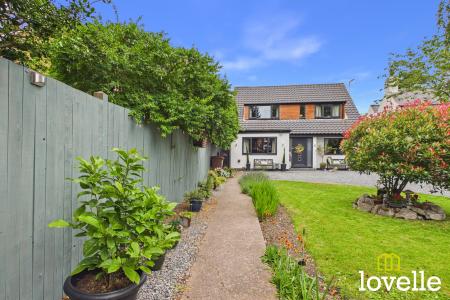 4 bedroom Detached house for sale in Hallgate, Cottingham, HU16