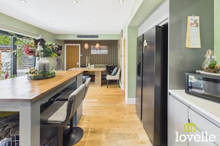 4 bedroom Detached house for sale in Hallgate, Cottingham, HU16