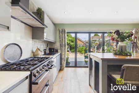 4 bedroom Detached house for sale in Hallgate, Cottingham, HU16