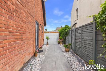 4 bedroom Detached house for sale in Hallgate, Cottingham, HU16