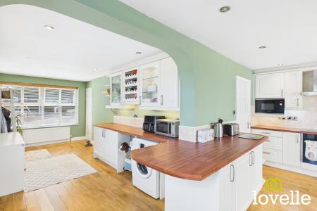 4 bedroom Detached house for sale in Badgers Wood, Cottingham, HU16