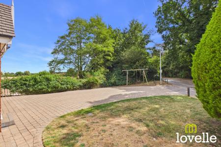 4 bedroom Detached house for sale in Badgers Wood, Cottingham, HU16