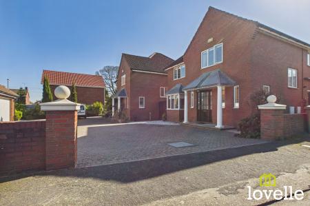 4 bedroom Detached house for sale in Spencer Way, Cottingham, HU16