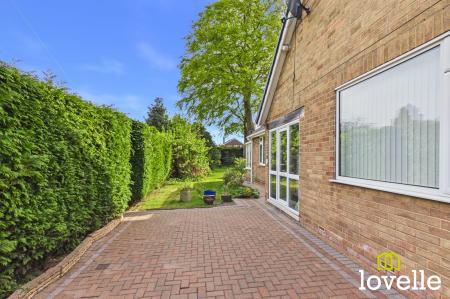 4 bedroom Detached bungalow for sale in Winston Drive, Cottingham, HU16