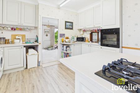 4 bedroom Detached house for sale in Ferriby High Road, North Ferriby, HU14